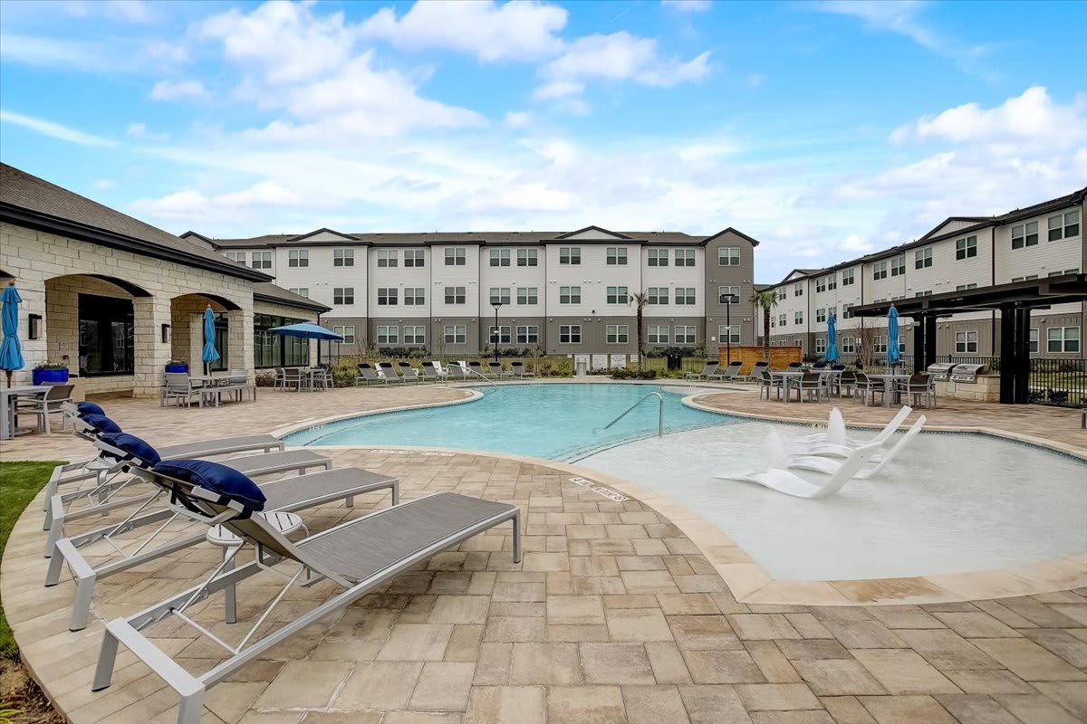 Photos and Video of Skyview North Apartments in Hutto, TX